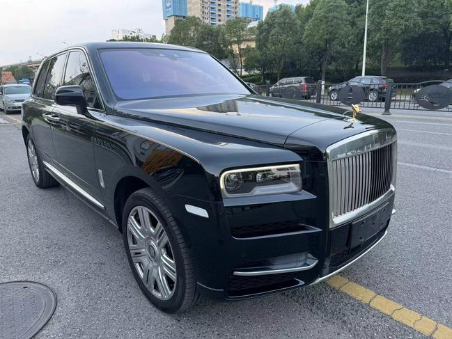 r218171-rolls-royce-cullinan-2022_0
