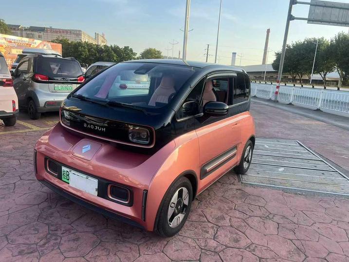 r218208-baojun-e300-2021_0