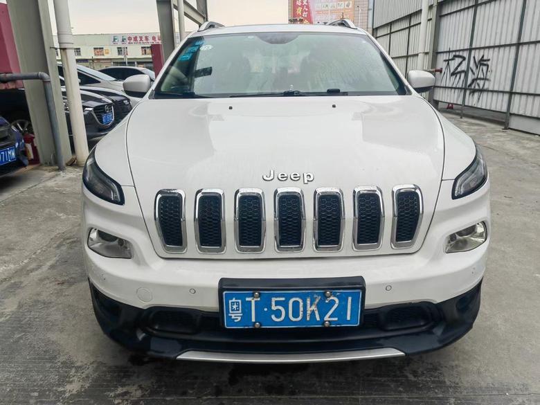 r218303-jeep-cherokee-2017_0