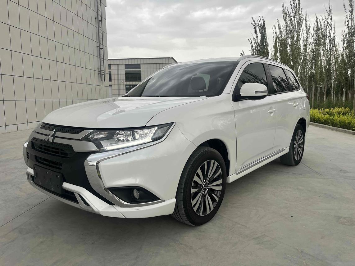 r218561-mitsubishi-outlander-2022_0