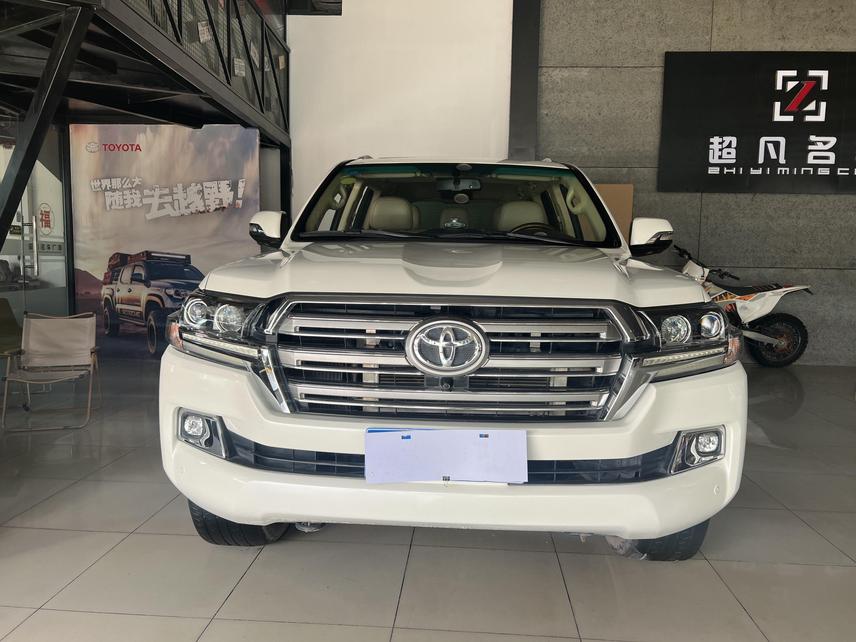 r218565-toyota-land-cruiser-2018_0