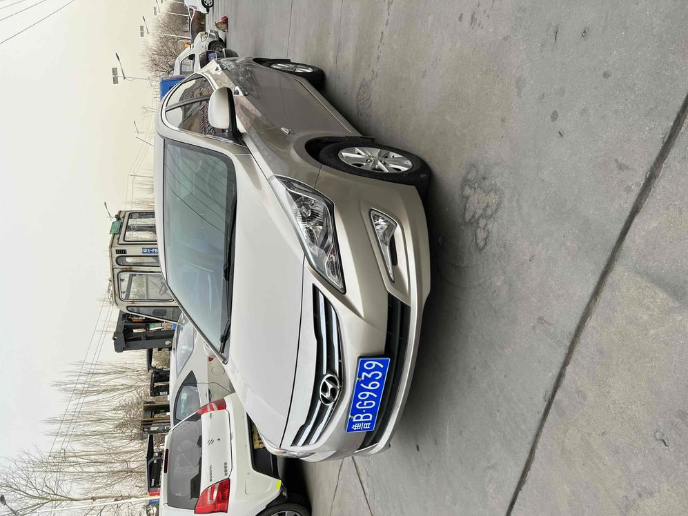 r218575-hyundai-reina-2014_0