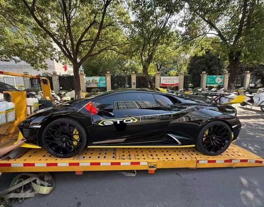 r218712-lamborghini-huracan-2022_0