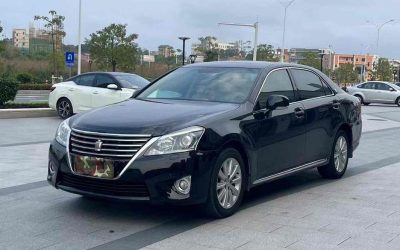 r218853-toyota-crown-2013_0
