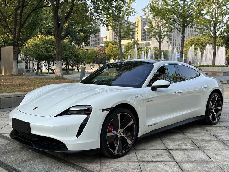 r218892-porsche-taycan-2021_0