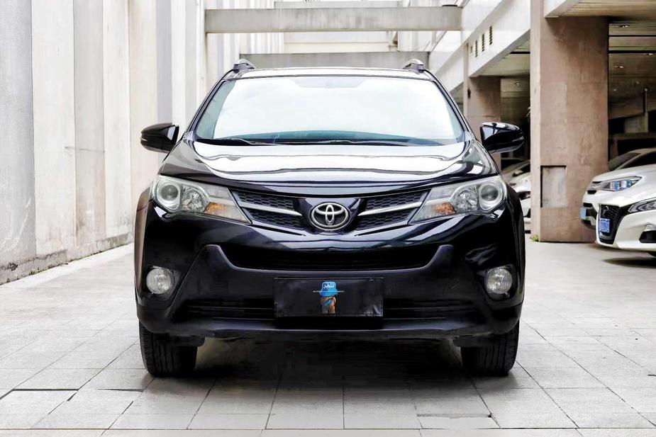 r218915-toyota-rav4-2015_0