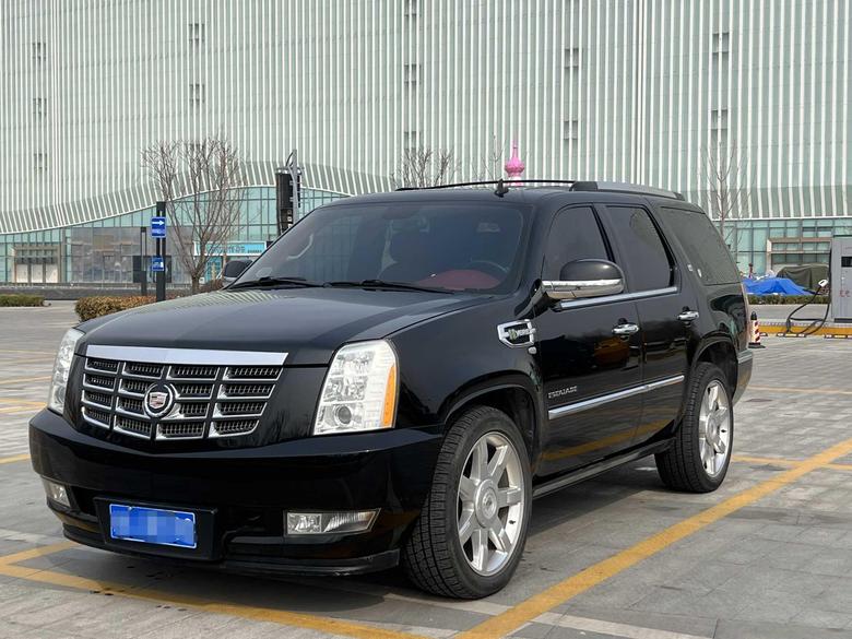 r219082-escalade-2010_0