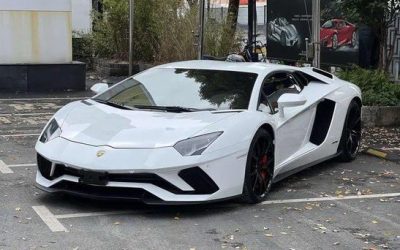 r219093-lamborghini-aventador-2018_0