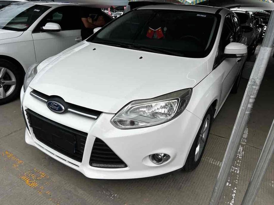 r219356-ford-focus-2015_0