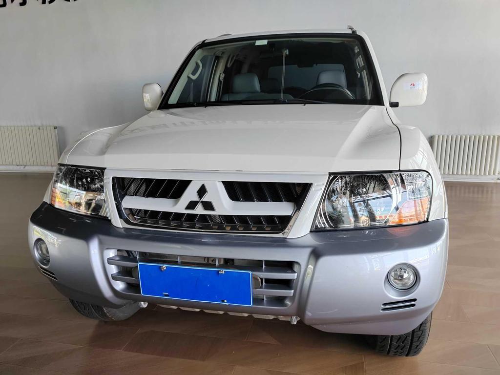r219409-mitsubishi-pajero-2015_0