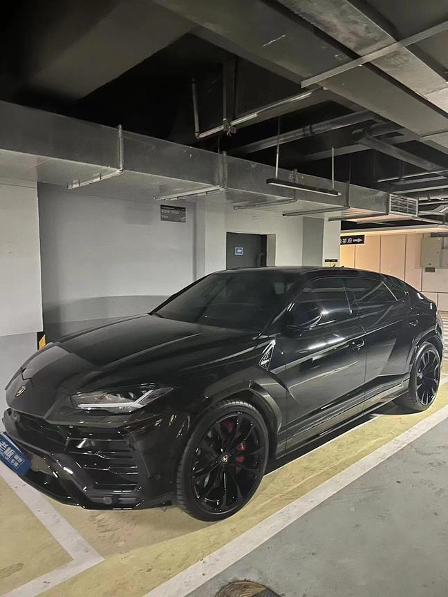r219719-lamborghini-urus-2023_0