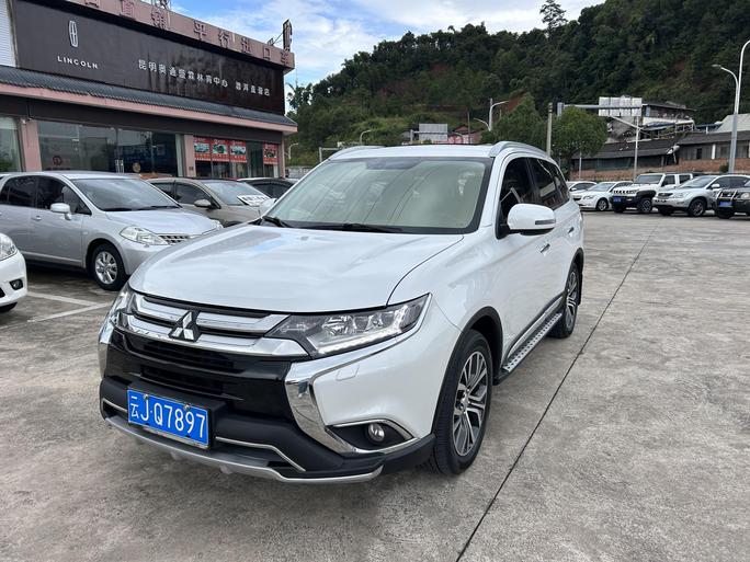 r219871-mitsubishi-outlander-2017_0