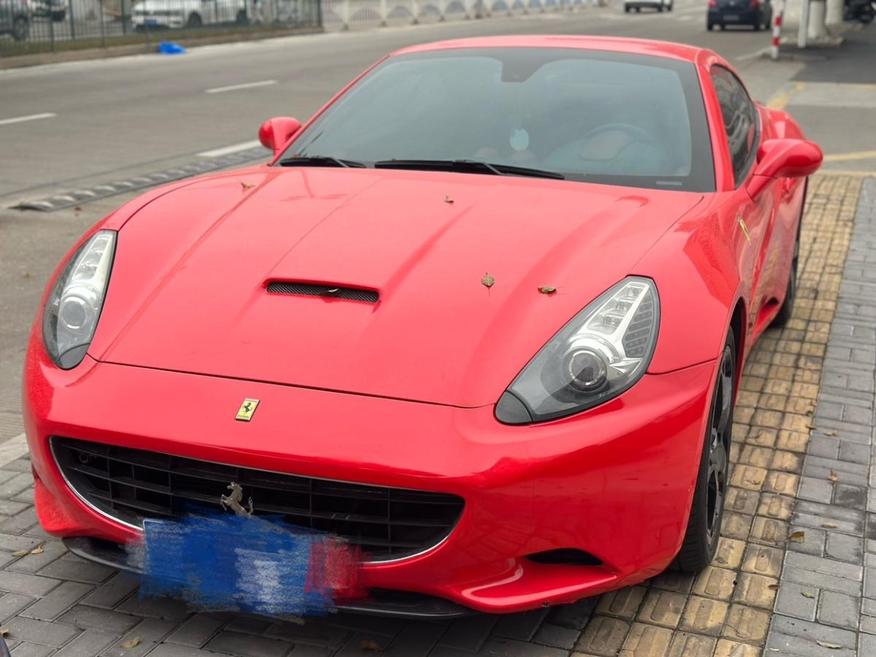r219909-ferrari-california-t-2012_0