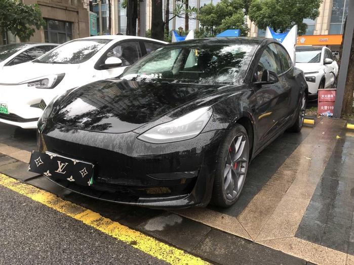 r219964-tesla-model-3-2021_0