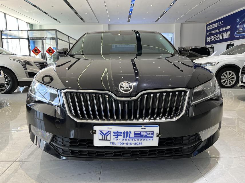 r220101-skoda-superb-2019_0