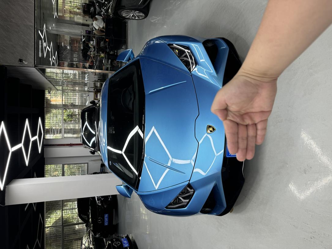 r220162-lamborghini-huracan-2022_0