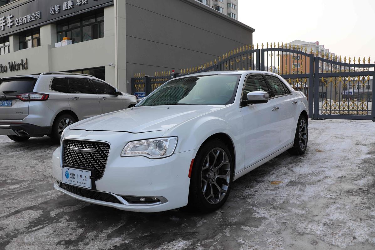 r220284-chrysler-300c-2017_0
