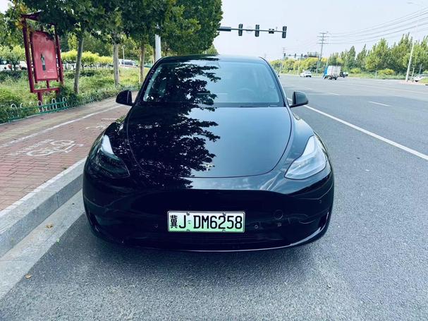 r220447-tesla-model-y-2022_0