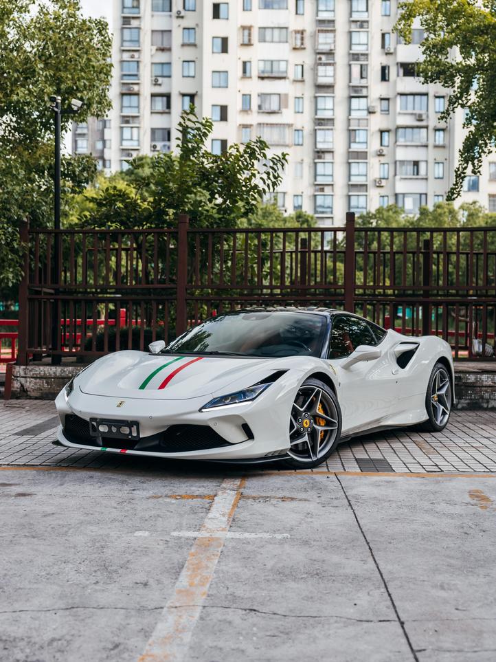 r220583-ferrari-f8-2020_0