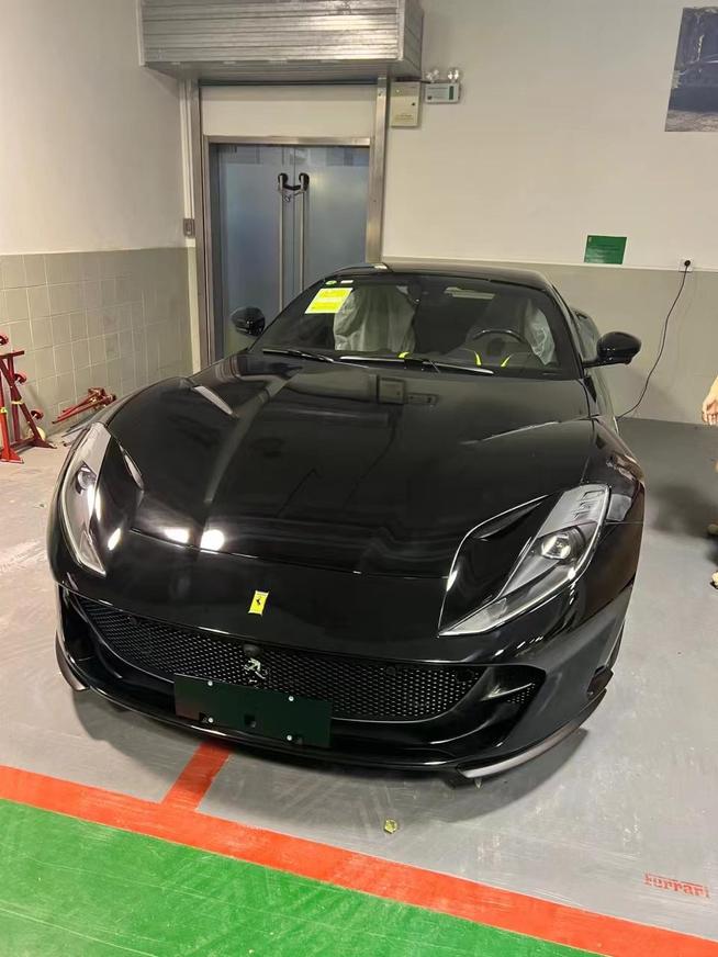 r220613-ferrari-812-2022_0