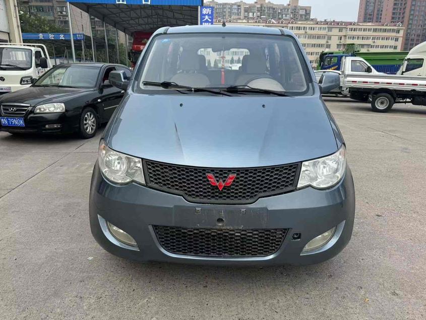 r1013183-wuling-hongguang-2013_0