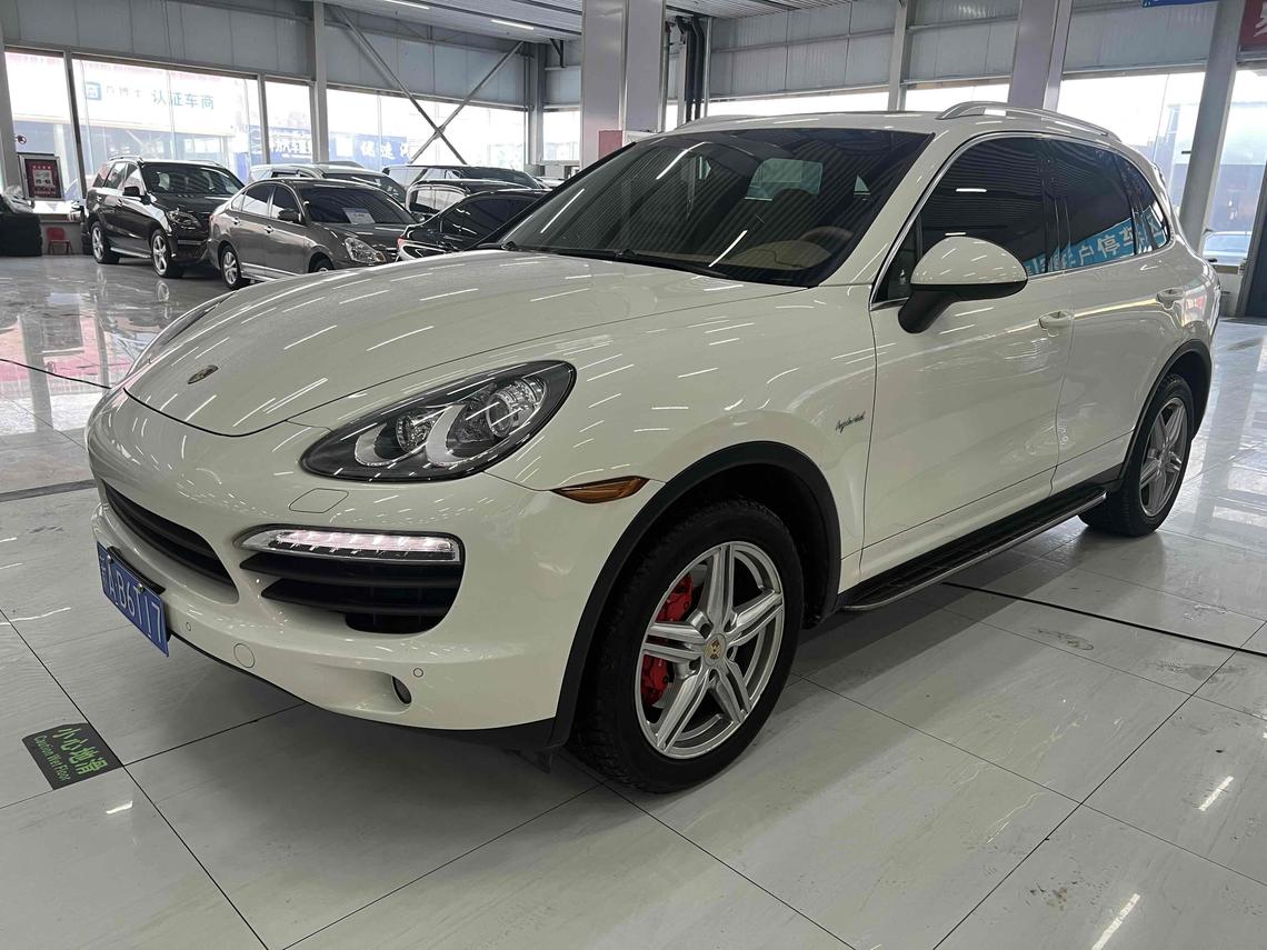 r1013208-porsche-cayenne-2011_0