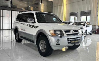 r1013249-mitsubishi-pajero-2012_0