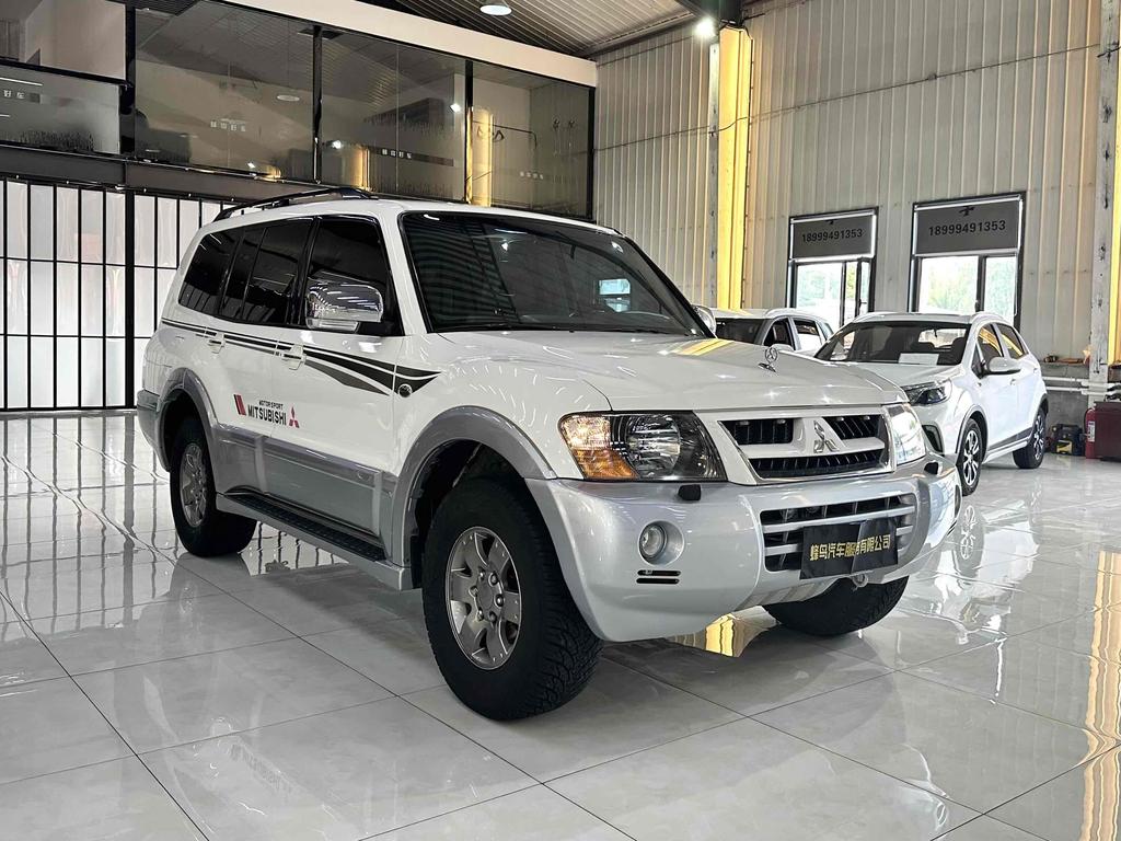 r1013249-mitsubishi-pajero-2012_0
