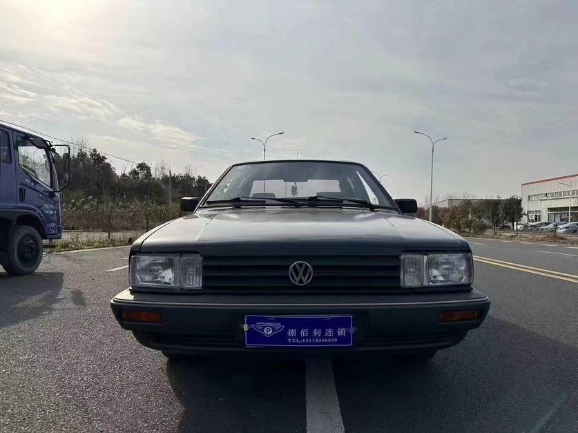 r1013257-volkswagen-santana-classic-2011_0