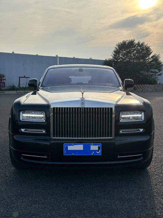 r1013331-rolls-royce-phantom-2012_0