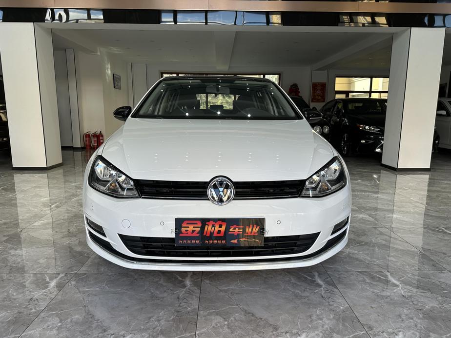 r1013335-volkswagen-golf-2017_0