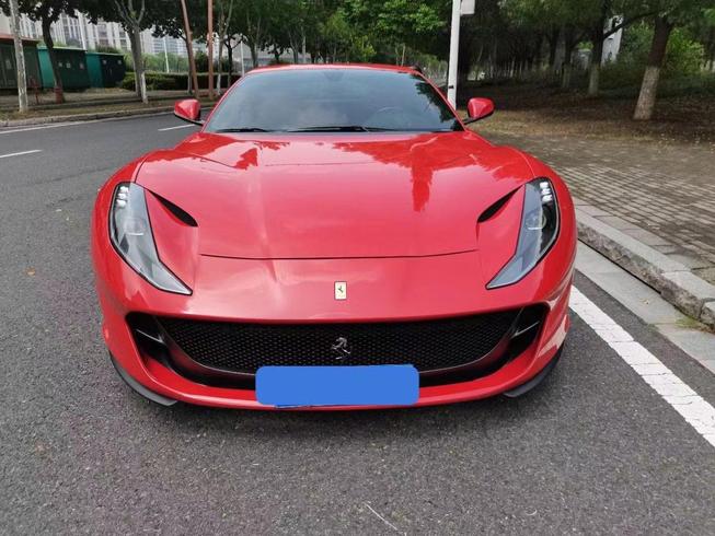 r1013413-ferrari-812-2019_0