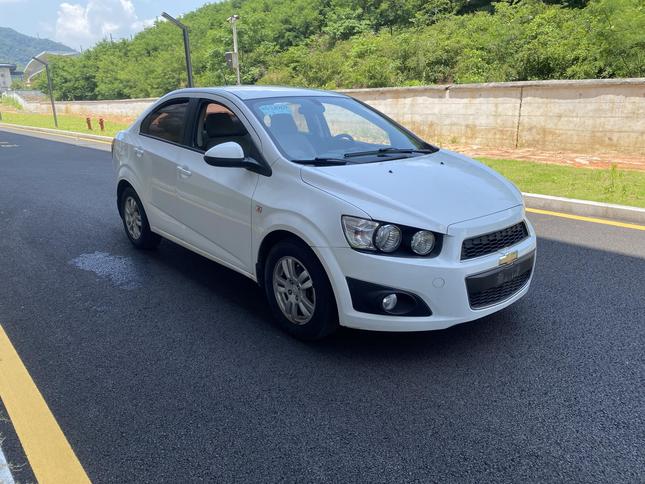r1013452-chevrolet-aveo-2013_0