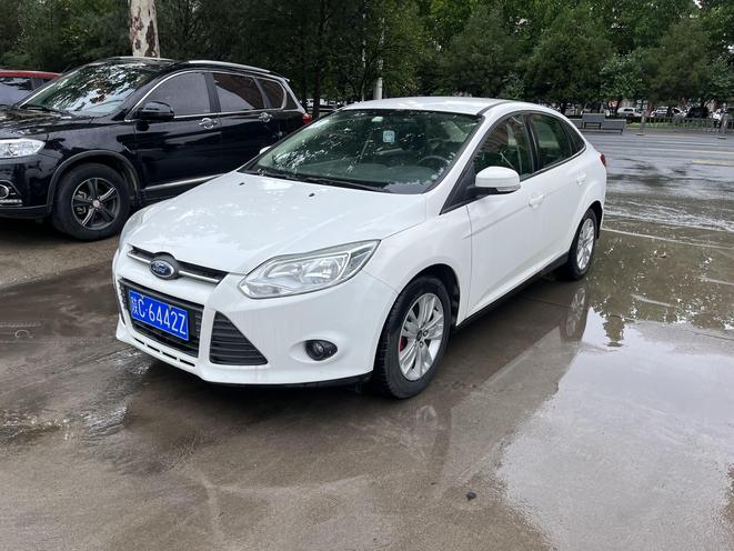 r1013580-ford-focus-2015_0