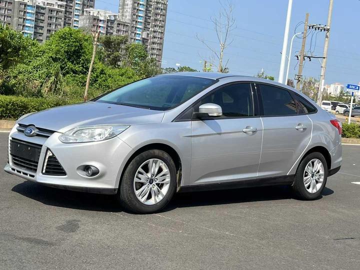 r1013583-ford-focus-2014_0