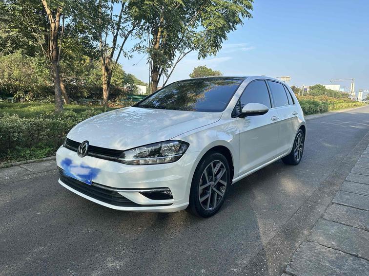 r1013590-volkswagen-golf-2020_0