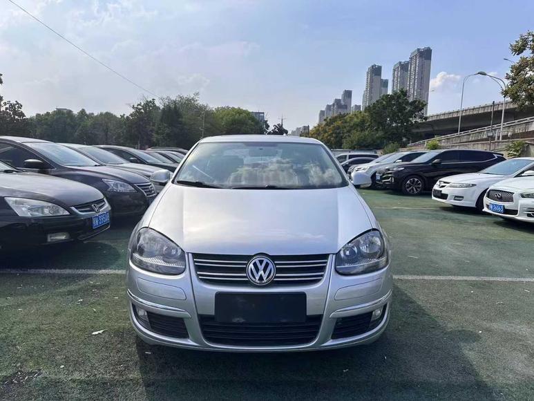 r1013591-volkswagen-sagitar-2011_0