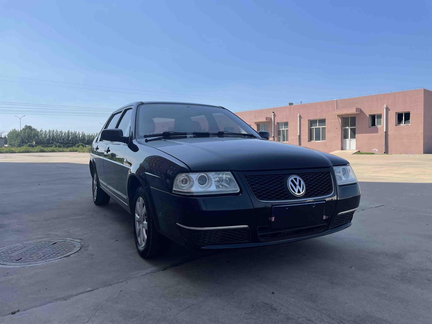 r1013676-volkswagen-santana-vista-2013_0