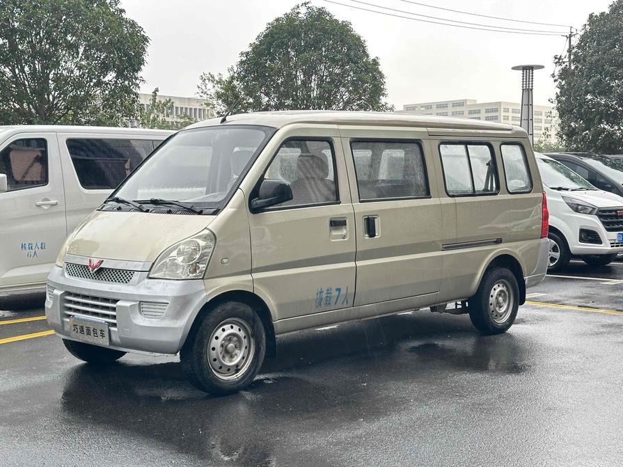r1013683-wuling-rongguang-2013_0