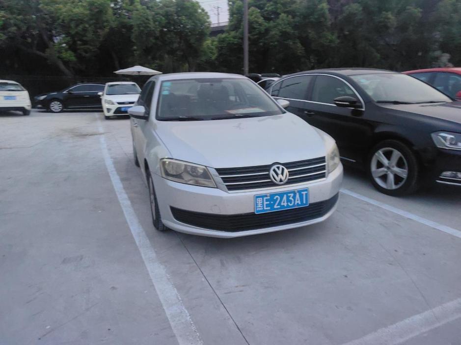 r1013733-volkswagen-lavida-2013_0