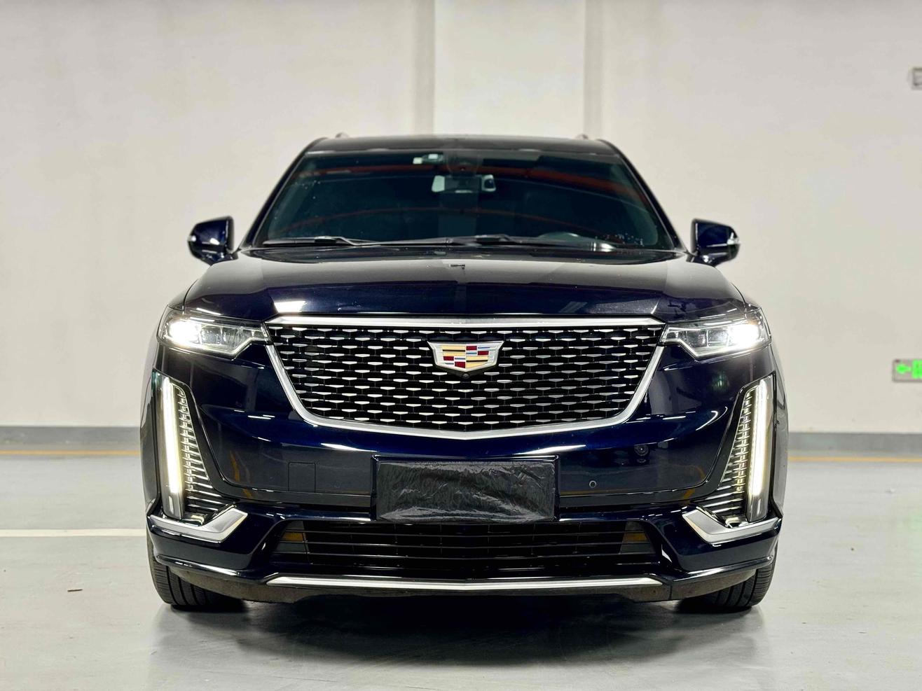 r1013880-cadillac-xt6-2021_0
