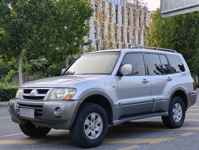 r1013908-mitsubishi-pajero-2008_0