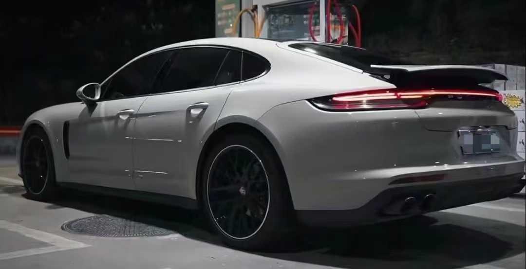 r1013962-porsche-panamera-2023_0