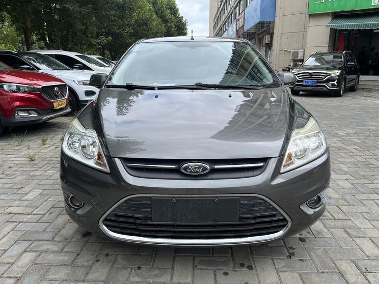 r1013974-ford-focus-2013_0