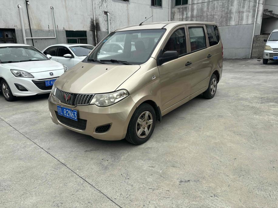 r1014042-wuling-hongguang-2013_0
