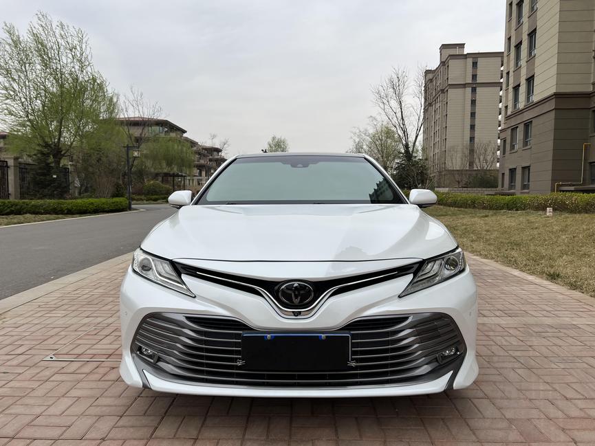 r1014113-toyota-camry-2018_0