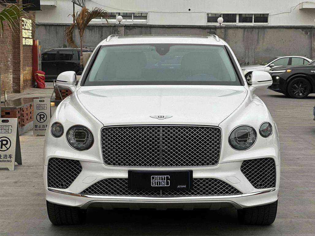 r1014211-bentley-bentayga-2021_0