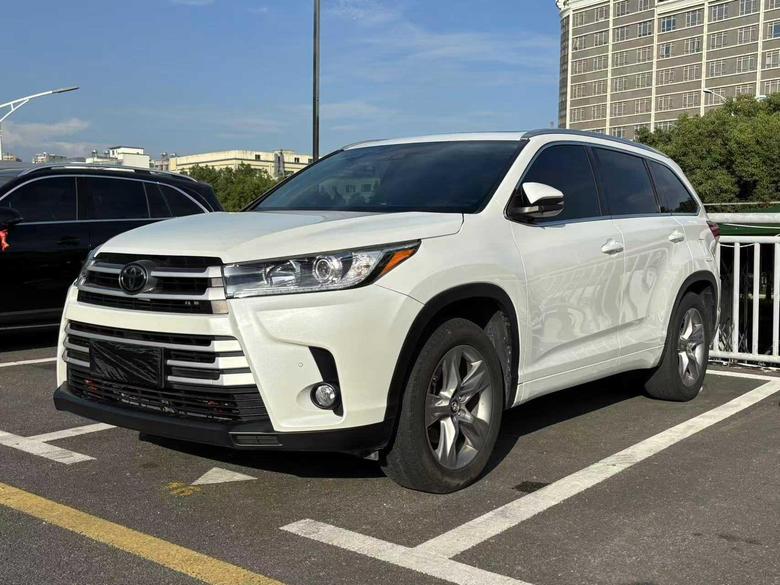 r1014235-toyota-highlander-2021_0
