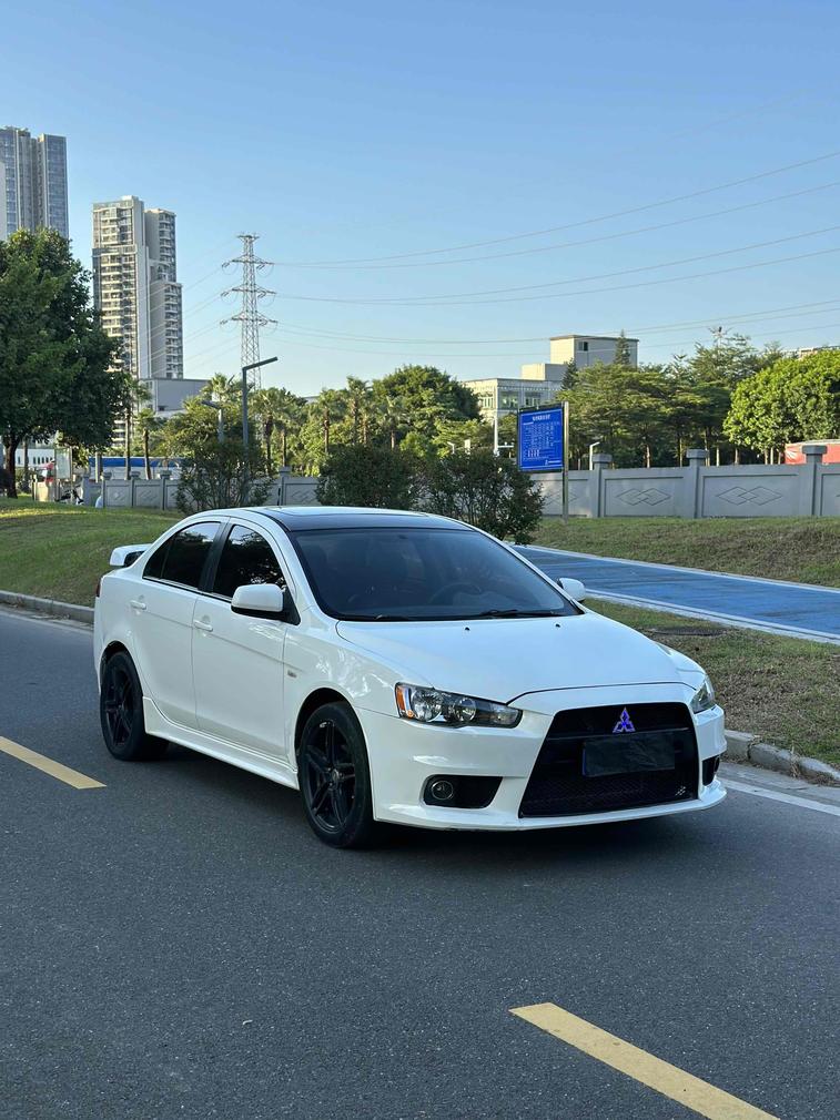 r1014261-mitsubishi-lancer-2011_0
