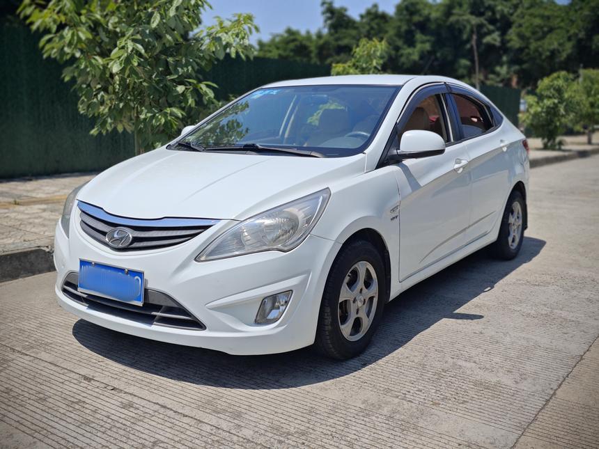 r1014428-hyundai-reina-2011_0